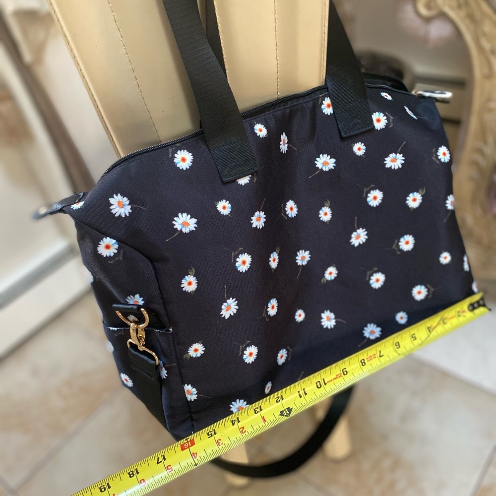 Alice & Olive Travel Daisy Print Duffle Bag Overnight - Picture 3 of 14